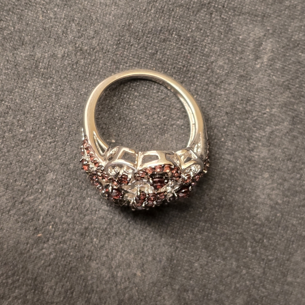 .925 Sterling Silver Man Made Garnet Stone Ring. Ladies Size 6 - Picture 6 of 7